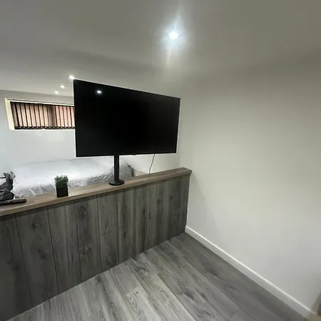 Drop In Apartment *